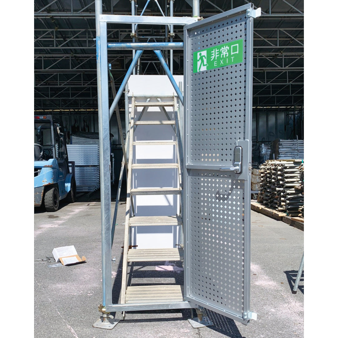 オートロック式仮設足場扉|スーパーセキュア