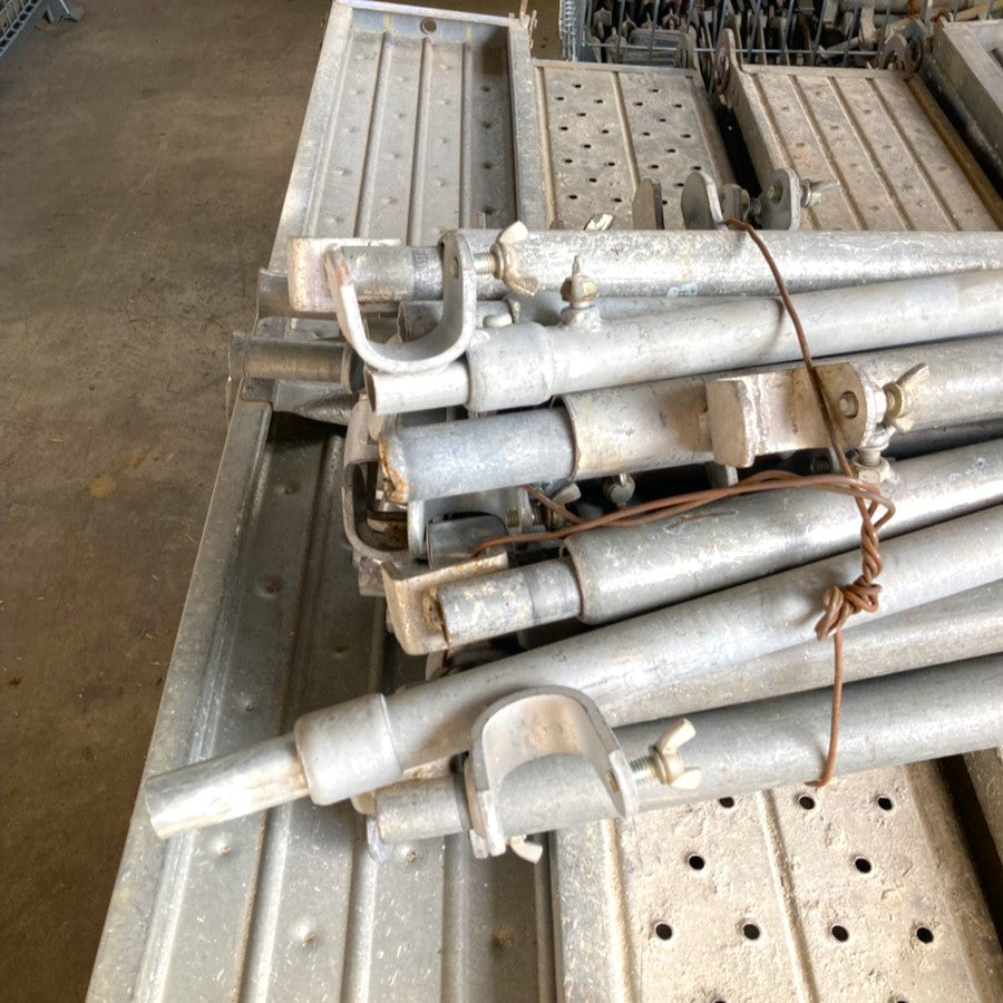 中古 足場 エンドストッパー 600~1219mm 蝶ネジ式