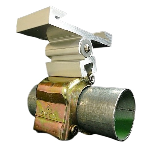 ソーラーパネルを単管パイプに固定する金具