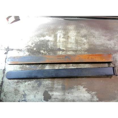 フォークリフト用中古サヤフォークの全体画像（止めピン付き）