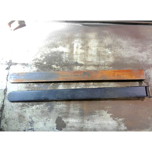 フォークリフト用中古サヤフォークの全体画像（止めピン付き）