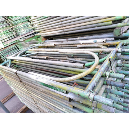 中古枠組足場 600枠、サビ・キズありの現物写真